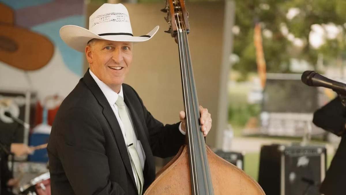 Jake Hooker & The Outsiders LIVE! at Wichita Union Stockyards